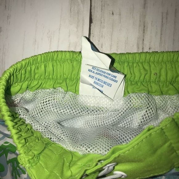 18 mo Carter’s rashguard swim trunks diaper hat lot set - Picture 10 of 13